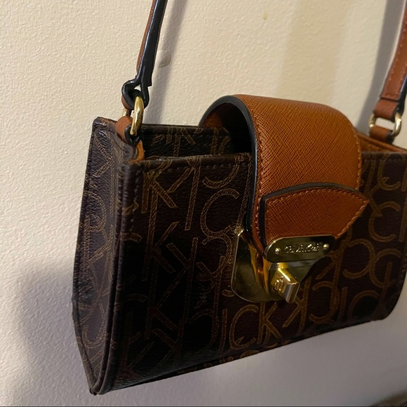 Calvin Klein purse - Picture 1 of 4